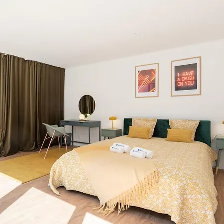 Host Wise - Peaceful & Luxurious Flat - Terrace Apartment *