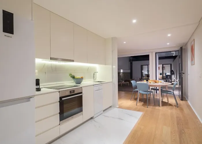 Host Wise - Peaceful & Luxurious Flat - Terrace Apartment